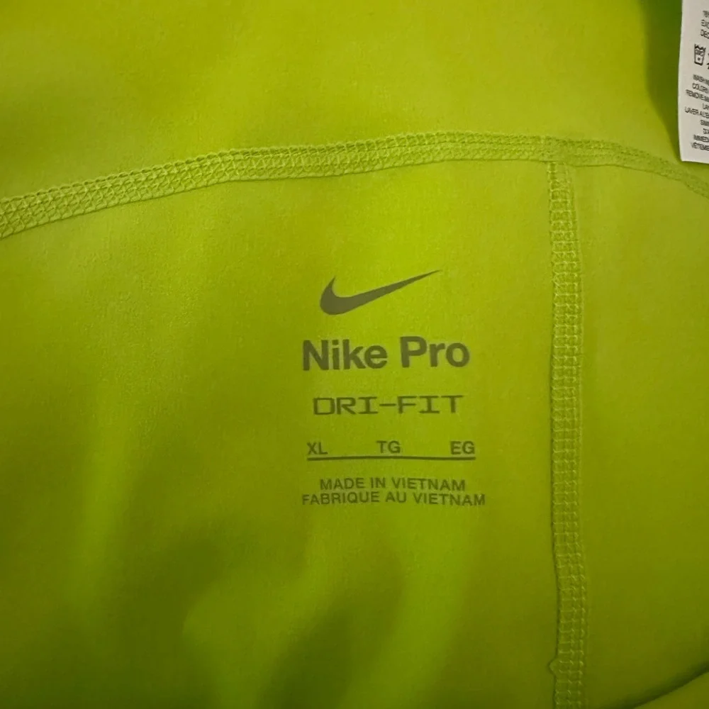 NWT Nike Pro